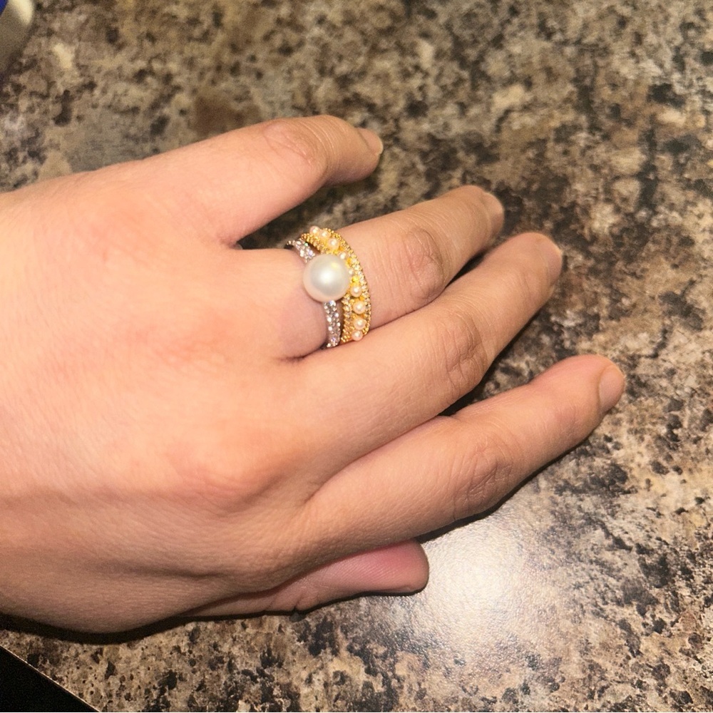 Elegant Gold and Silver Pearl Ring - Picture 2 of 4